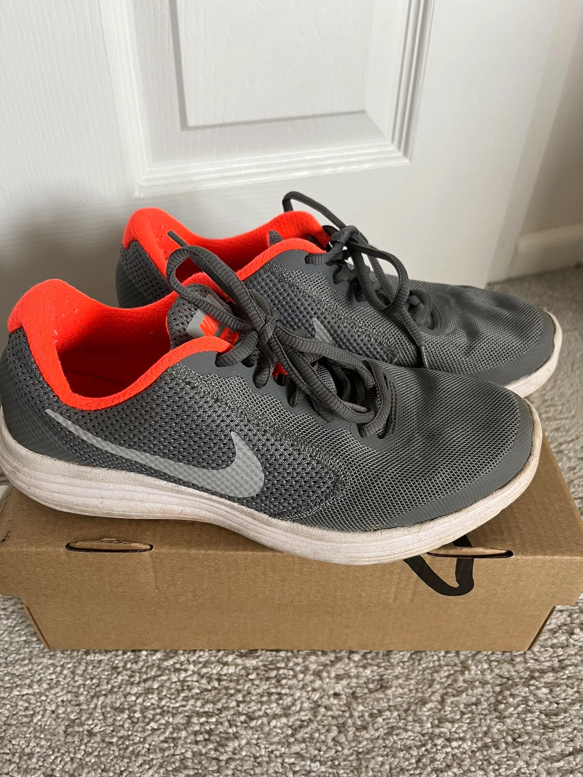 Nike Revolution 3 trainers