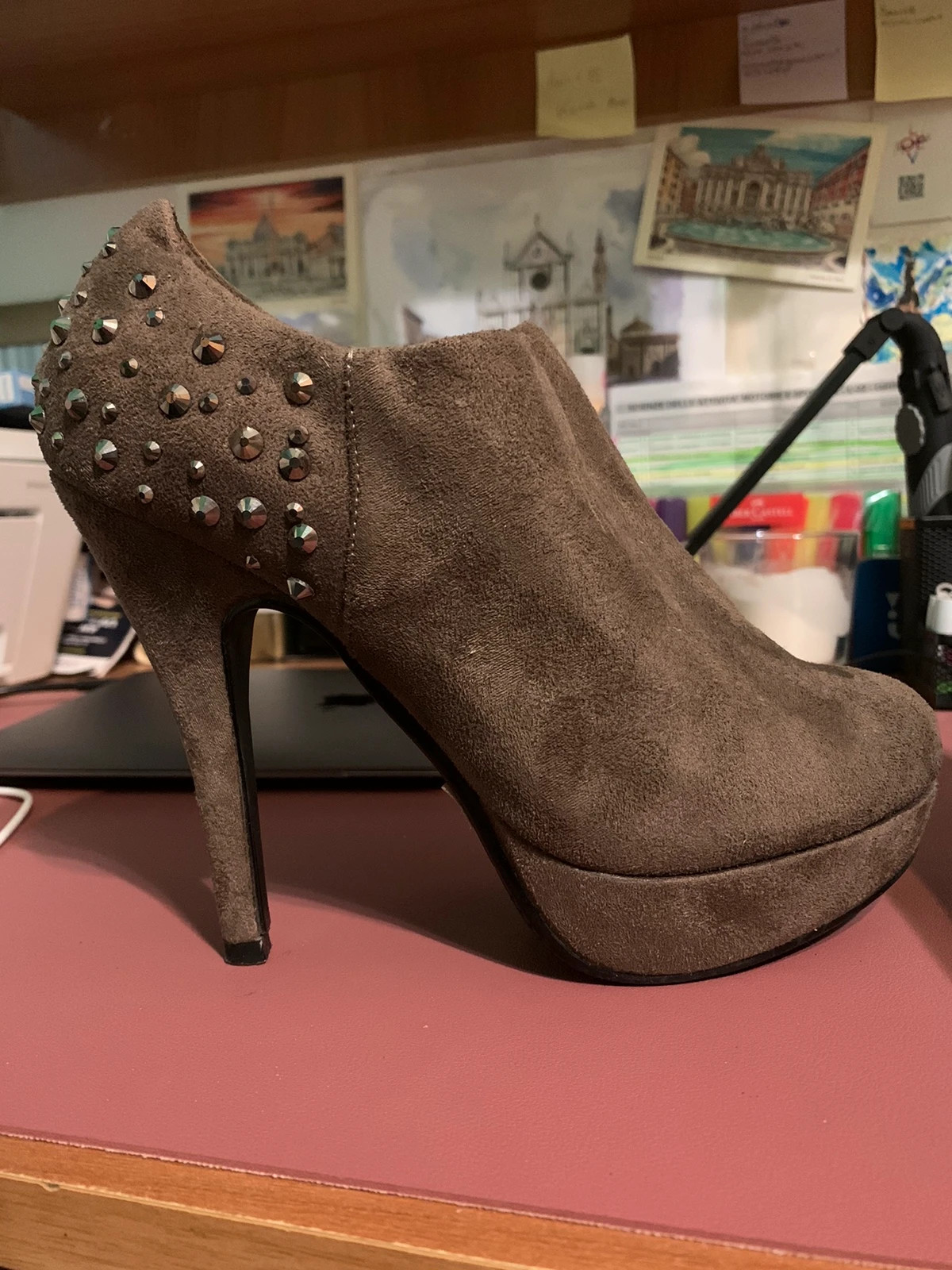 Tacchi 2025 alti chiusi