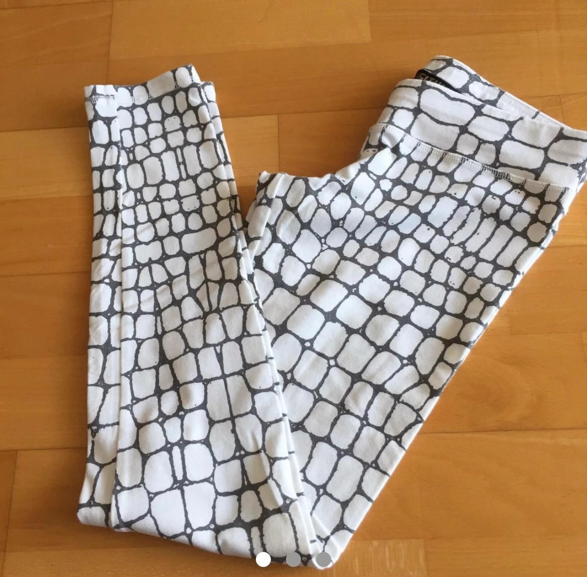 Funky Simplicity white leggings size xsmall