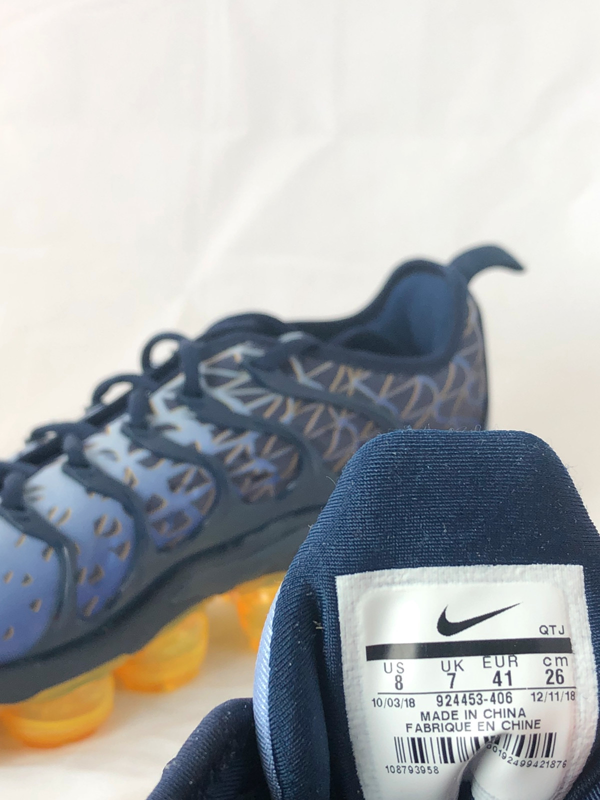 Vapormax plus obsidian deals laser orange