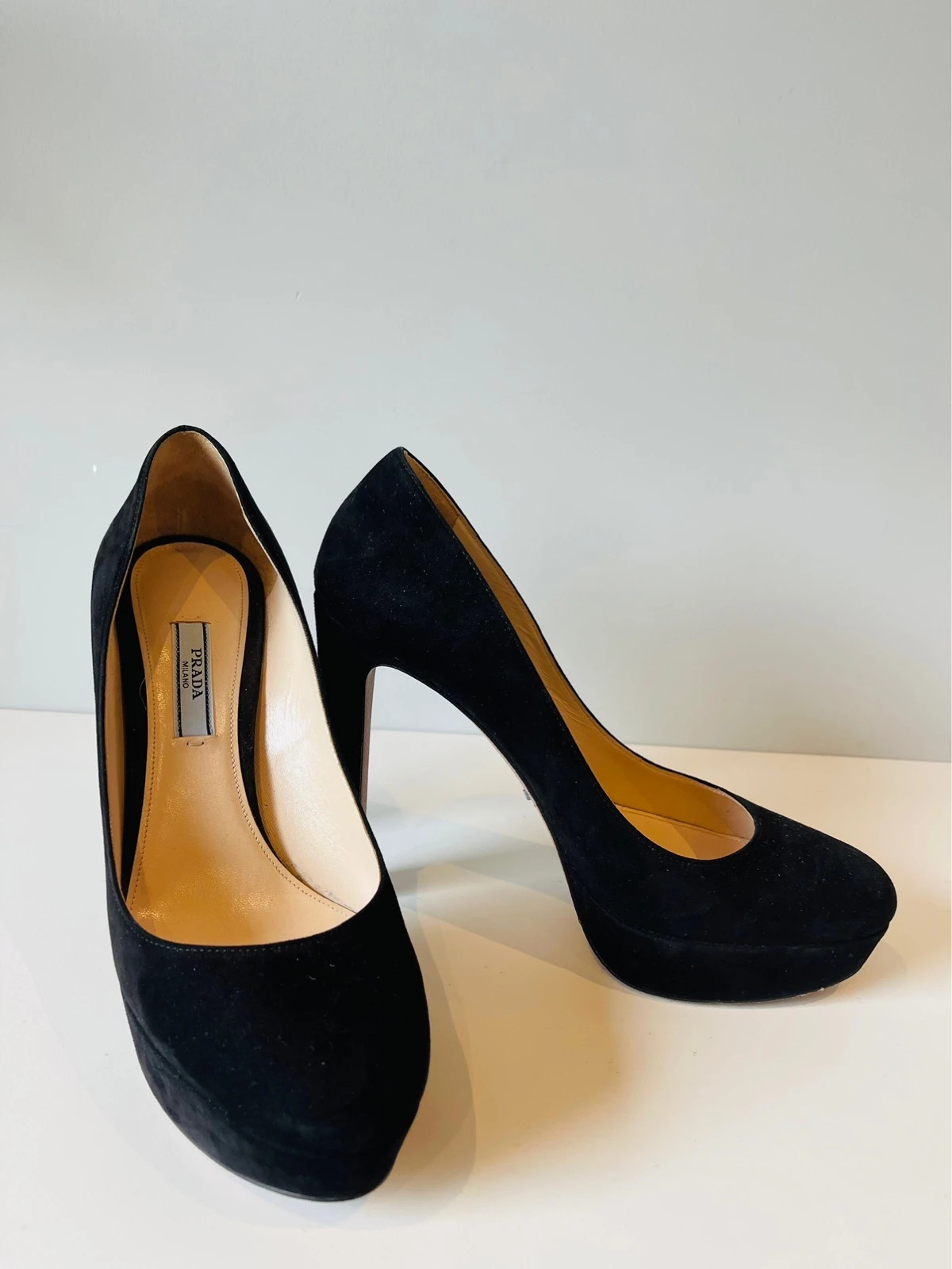 Suede sale platform pumps