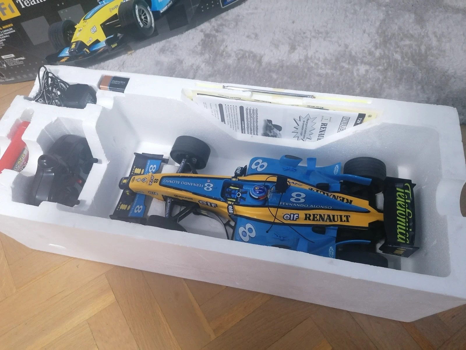 Coche teledirigido Fernando Alonso época Renault de segunda mano