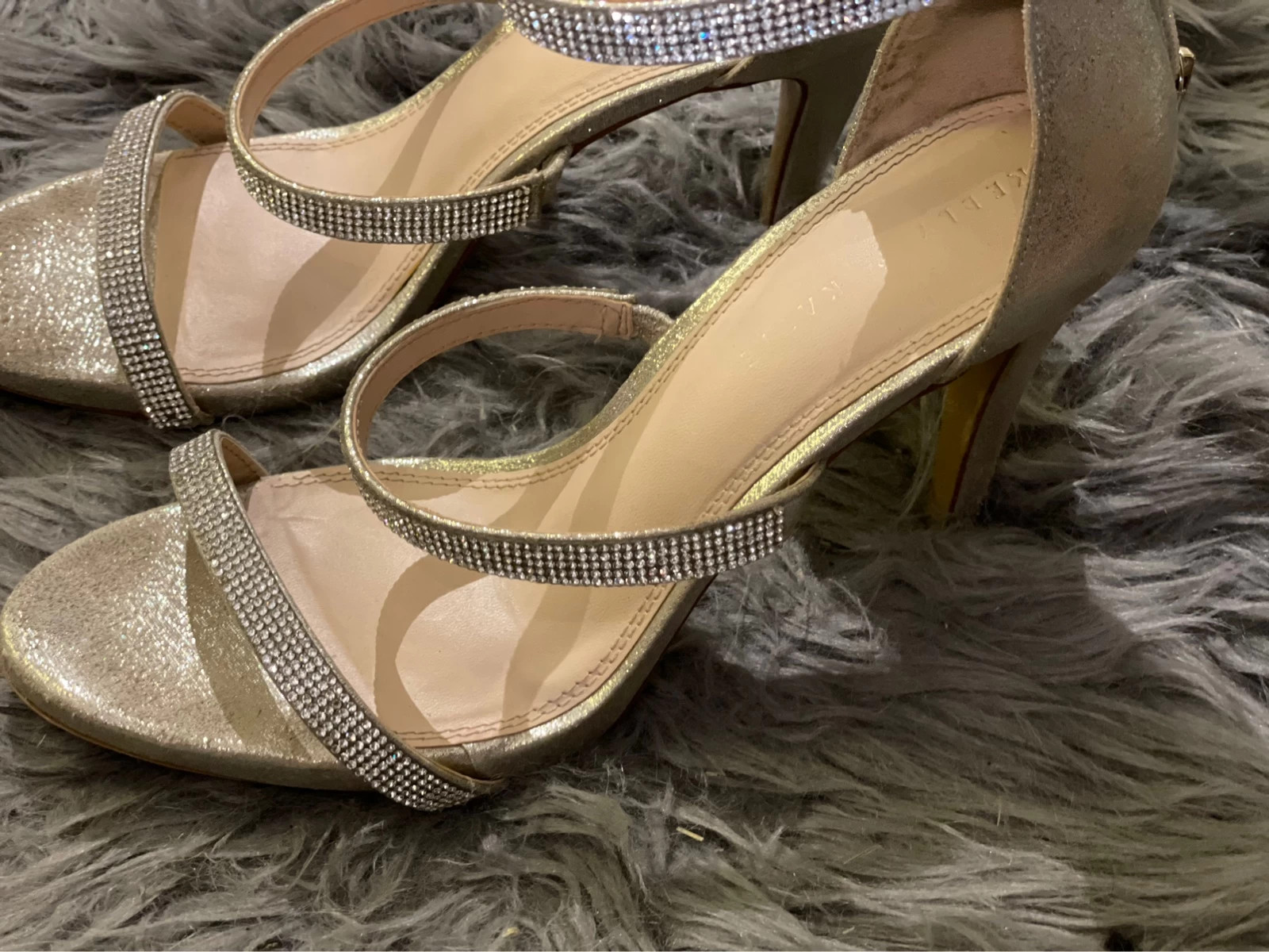 Kelly and katie courtnee 2025 sandal gold