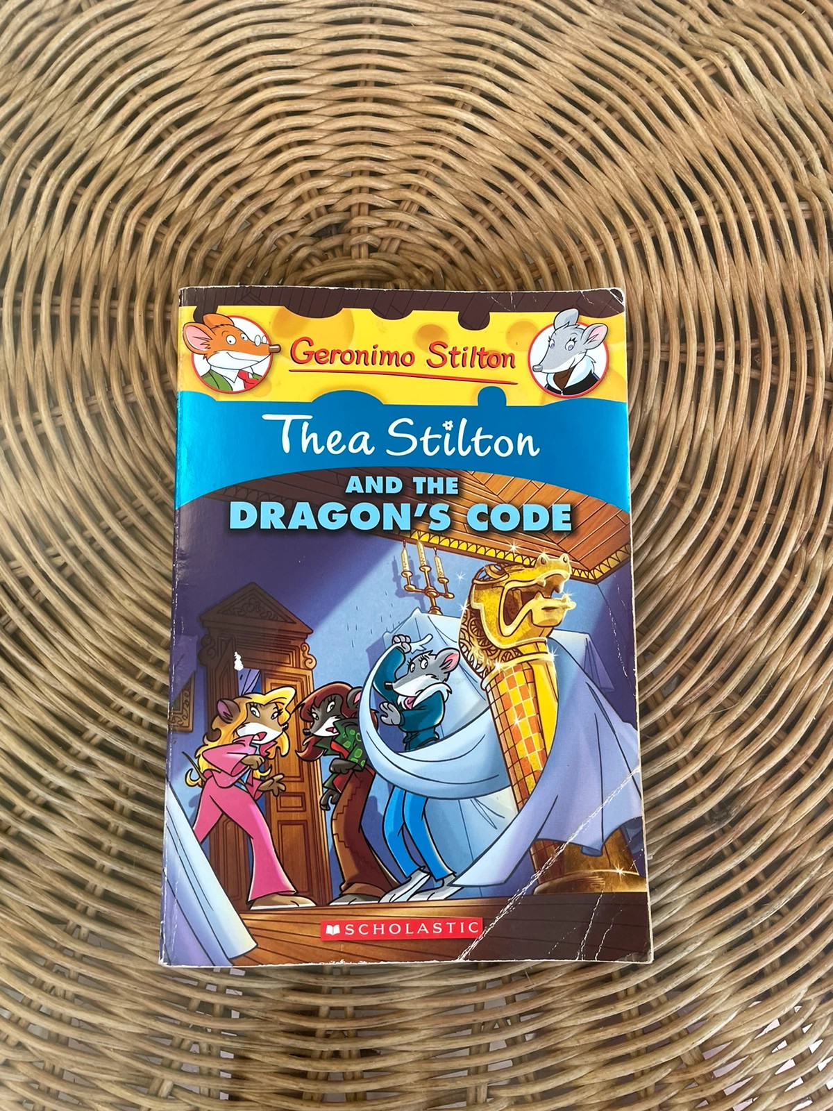 Thea Stilton and the Dragon's Code (Geronimo Stilton Special Edition) -  Thea Stilton: 9780545103671 - AbeBooks