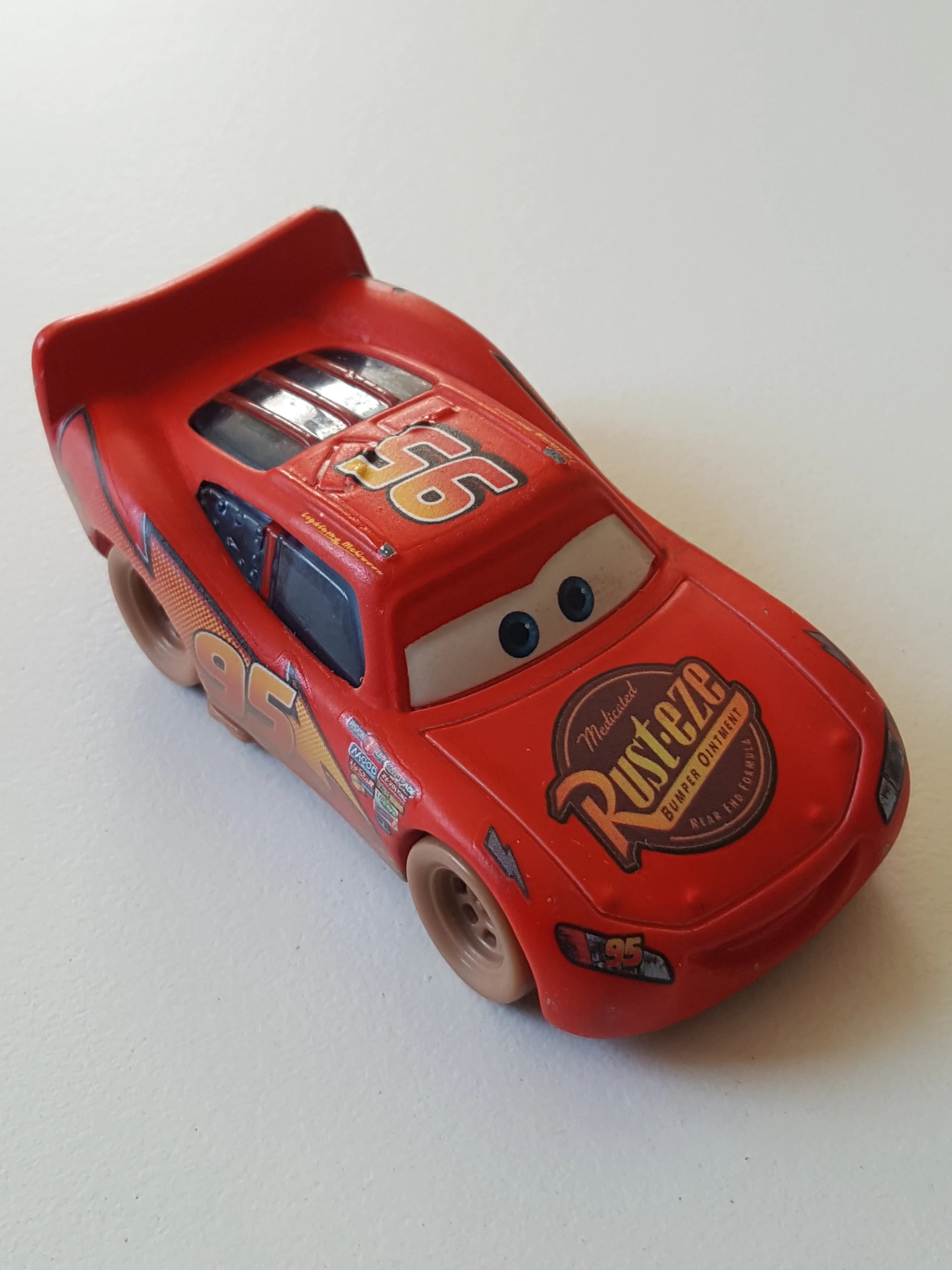 Disney Pixar Cars 2 Die Cast Lightning McQueen #3 : : Jeux et  Jouets