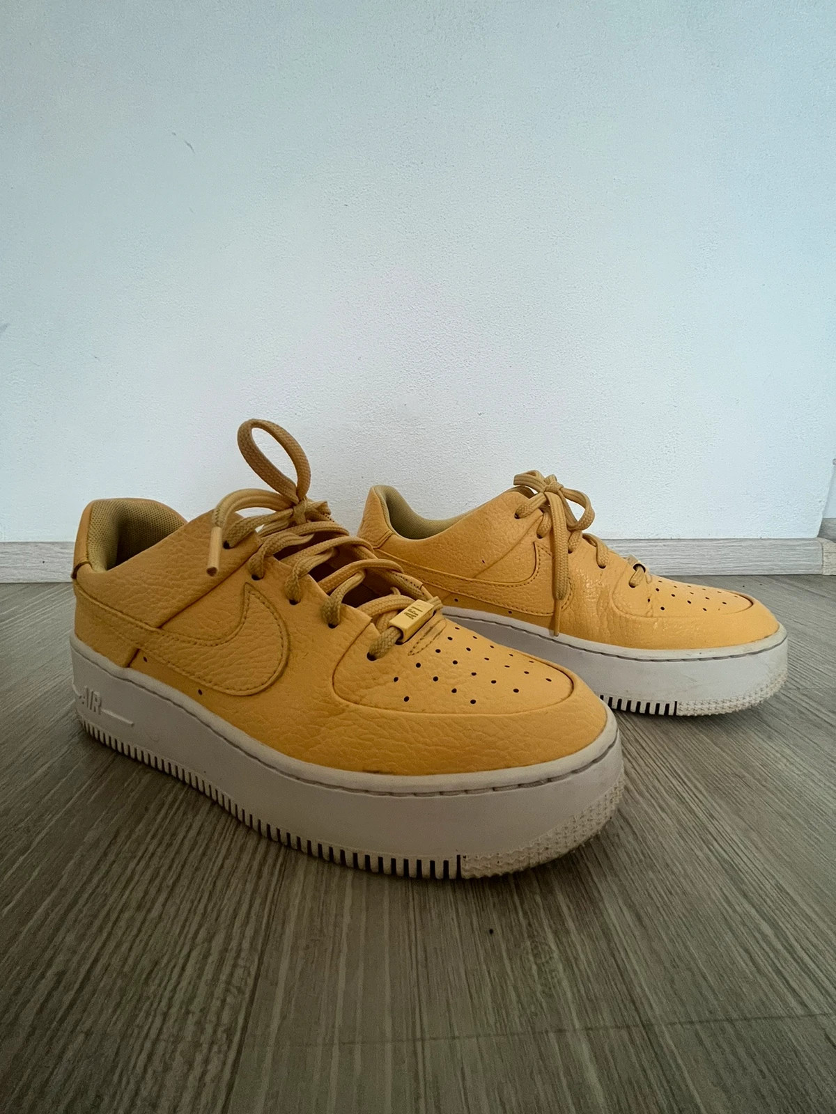 Nike air force 1 clearance sage yellow