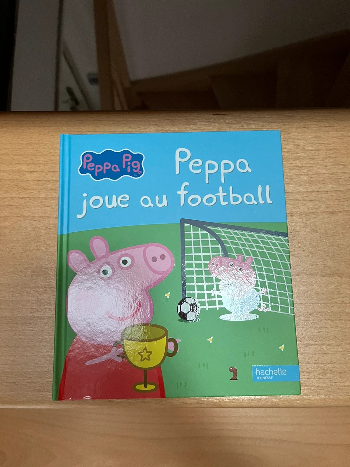 Peppa pig - peppa joue au football