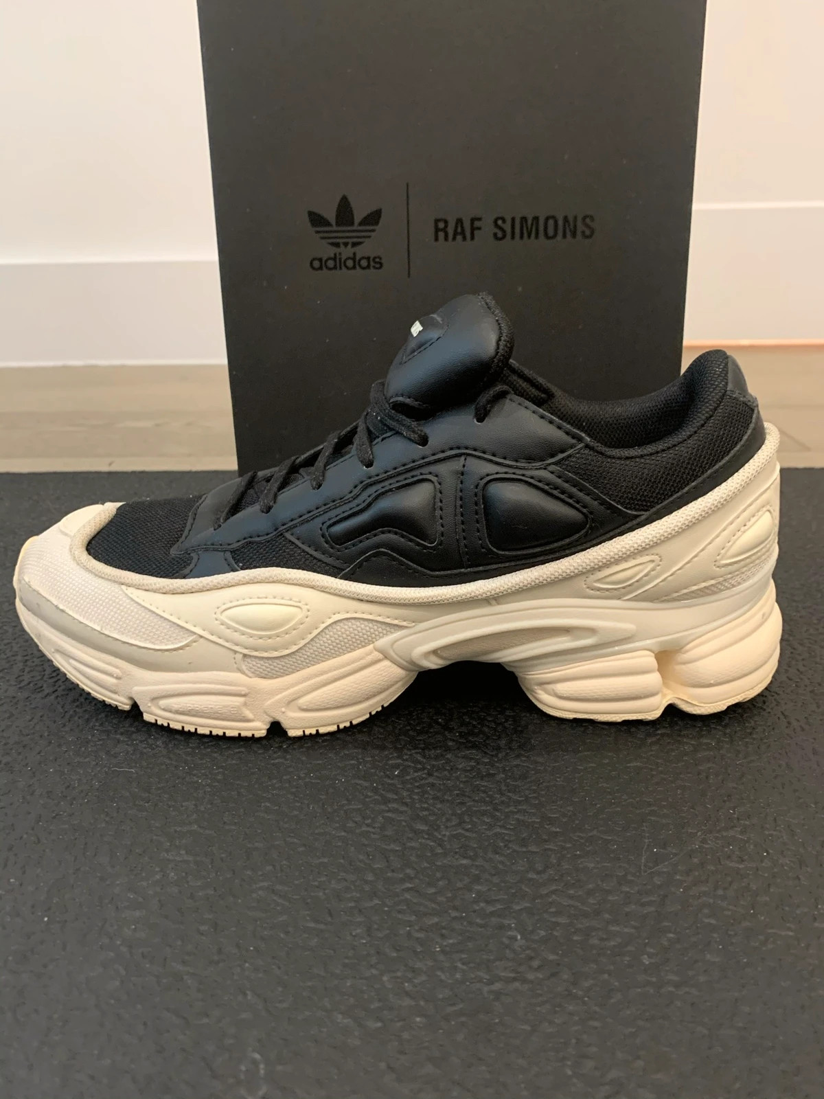 Ozweego raf simons shop