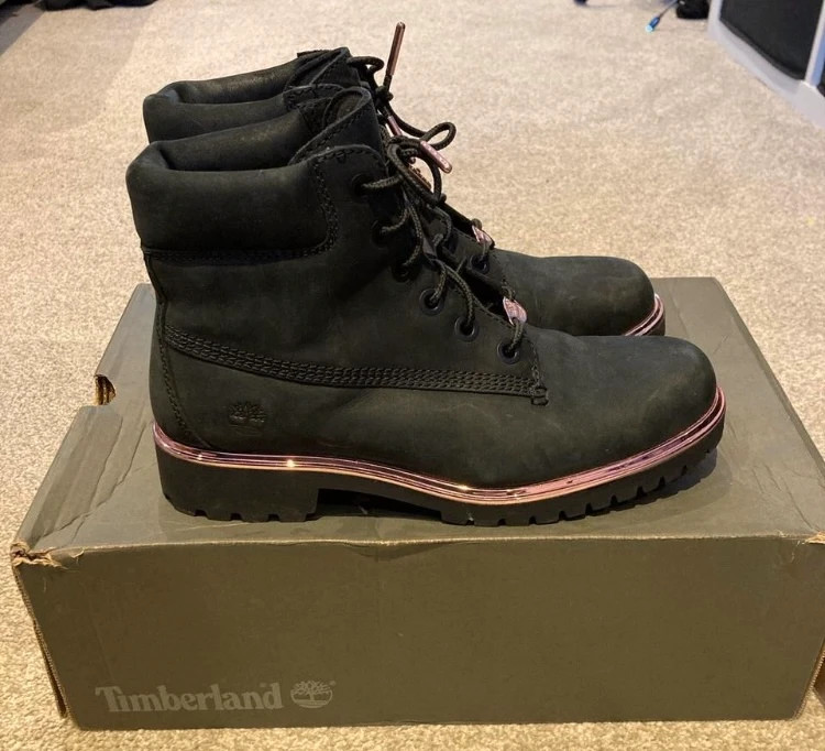 Black timberlands cheap with rose gold