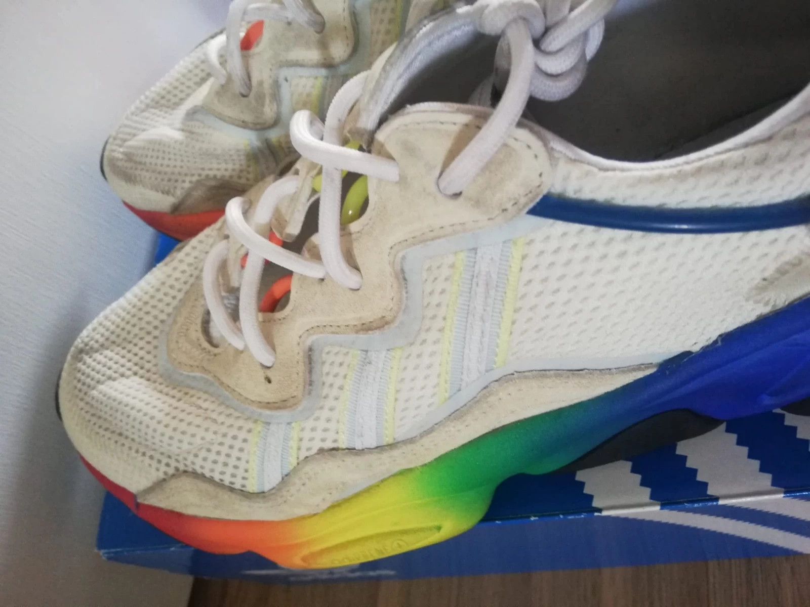 Ozweego 2025 adidas pride