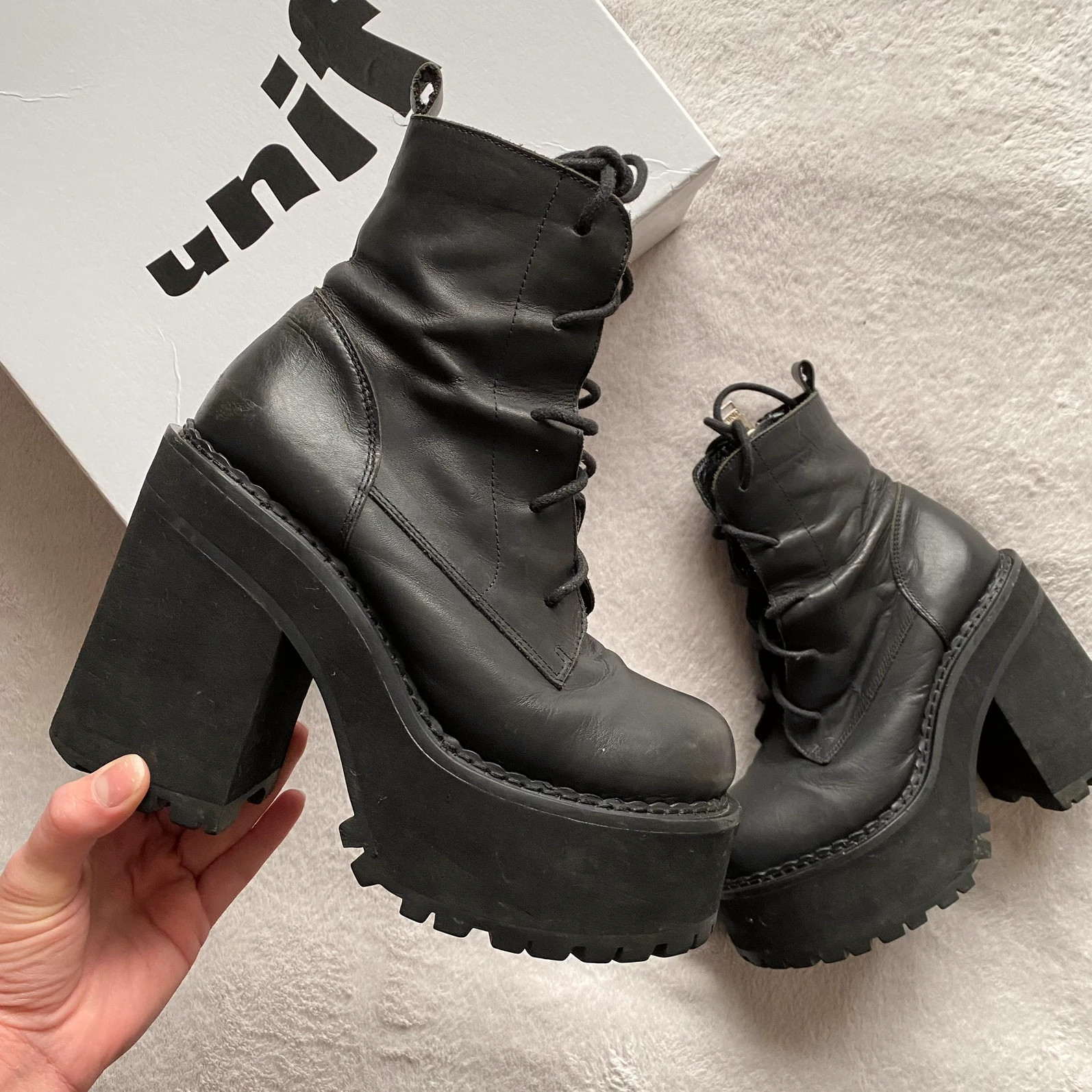 unif choke boots | Vinted