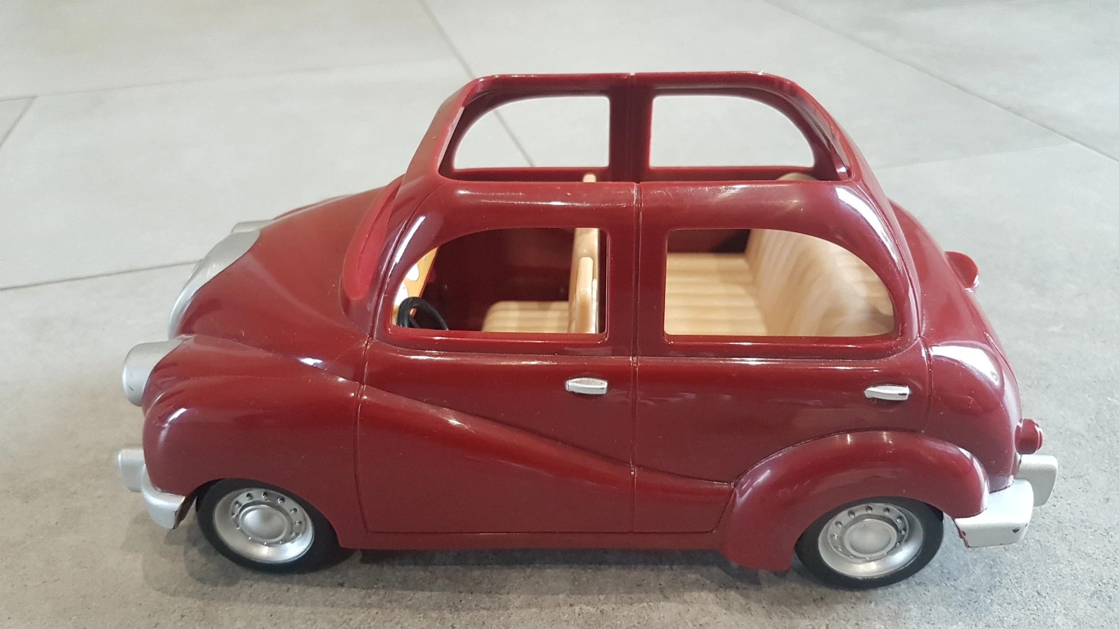 La voiture rouge Sylvanian Families - Acheter sur la Boutique Officielle  5448