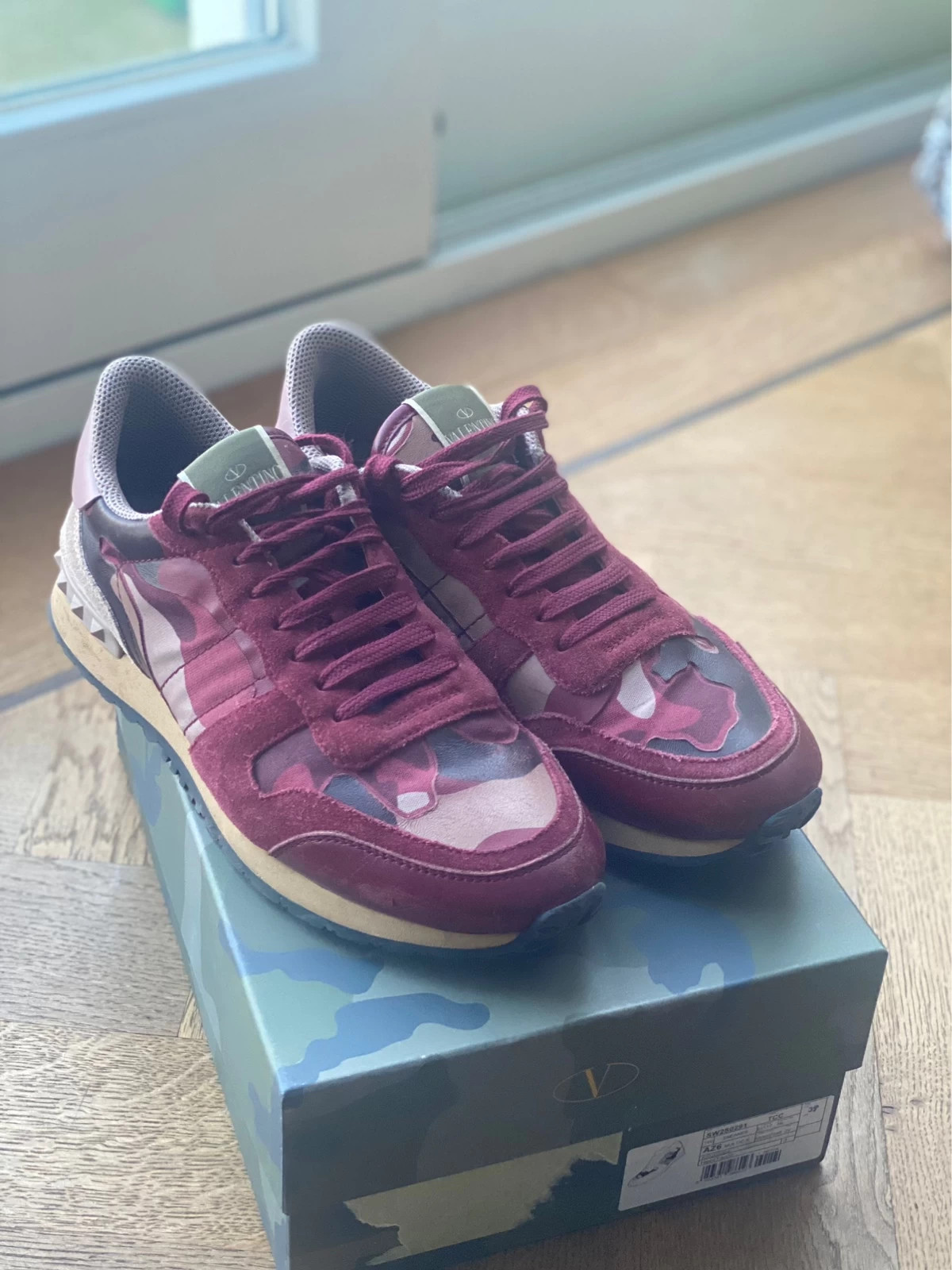 Hoe vallen valentino schoenen sale