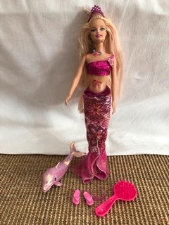 Barbie - W2883 - Poupée - Merliah Surfeuse et Sirène : : Jeux et  Jouets