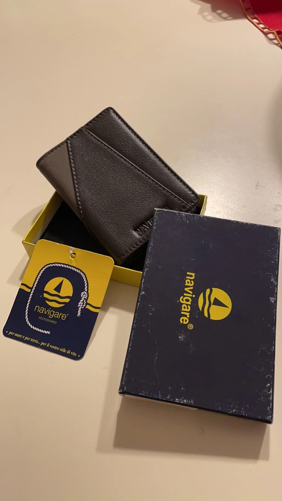 Portafoglio 2025 uomo navigare