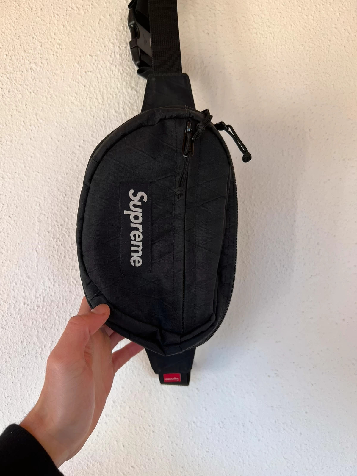 Fw18 supreme waist deals bag