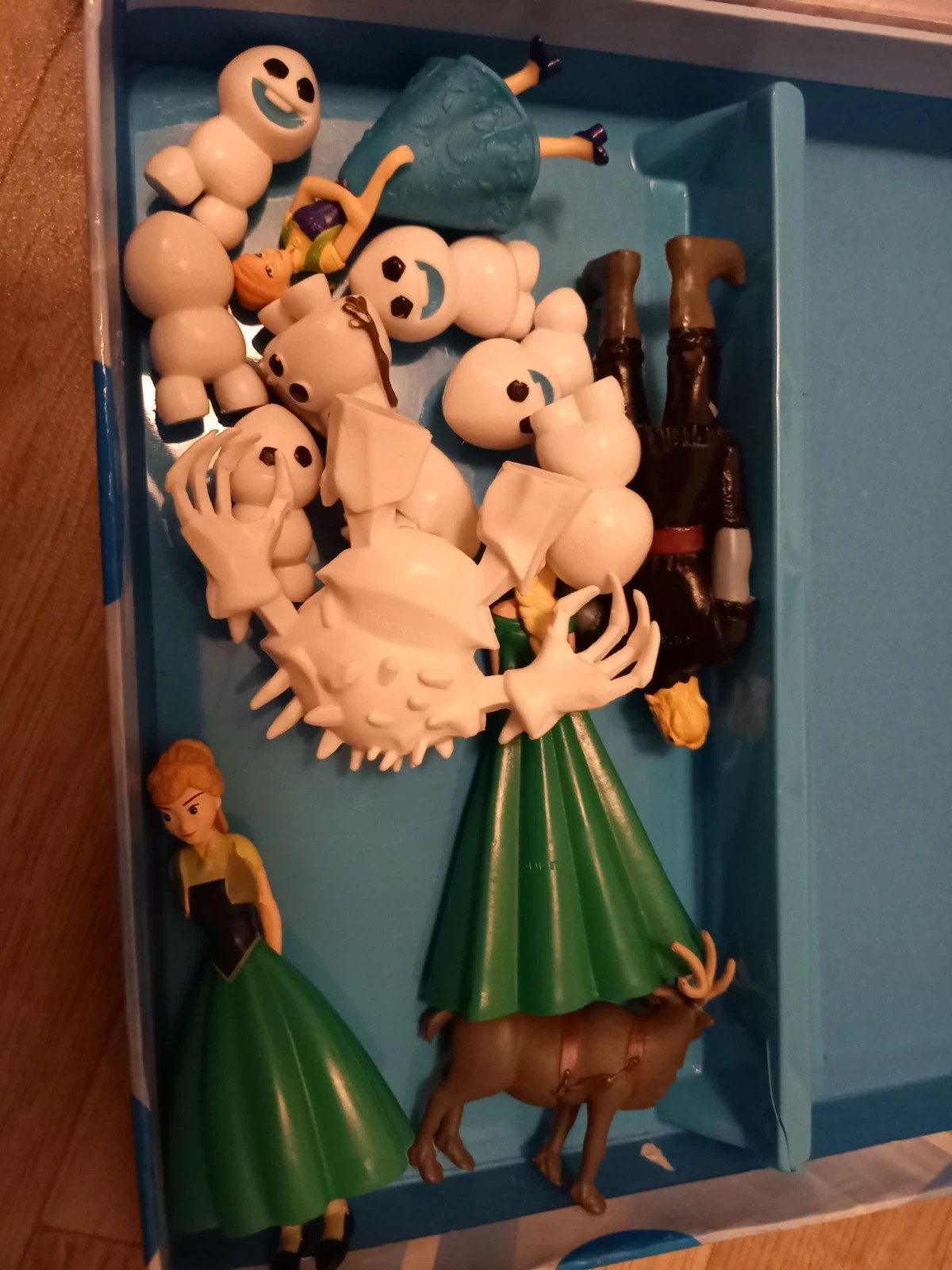 La Reine des Neiges - Avec 12 figurines et 1 tapis de jeu - Comptines et  Figurines Reine Des Neiges - Collectif - broché - Achat Livre