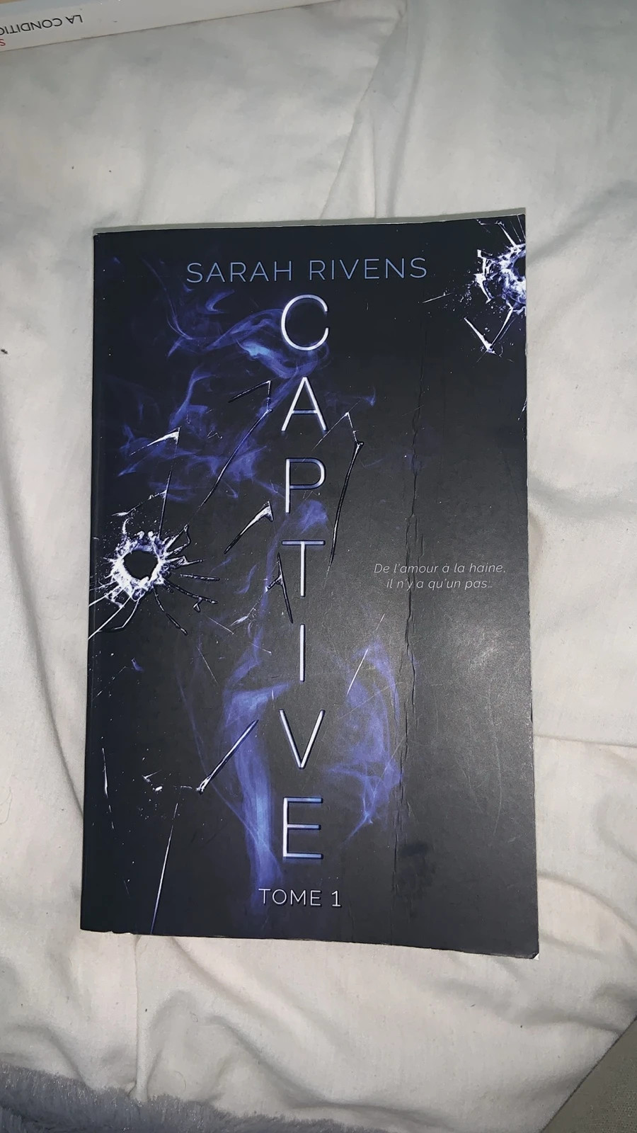 Captive - tome 1: Rivens, Sarah: 9782017206934: : Books