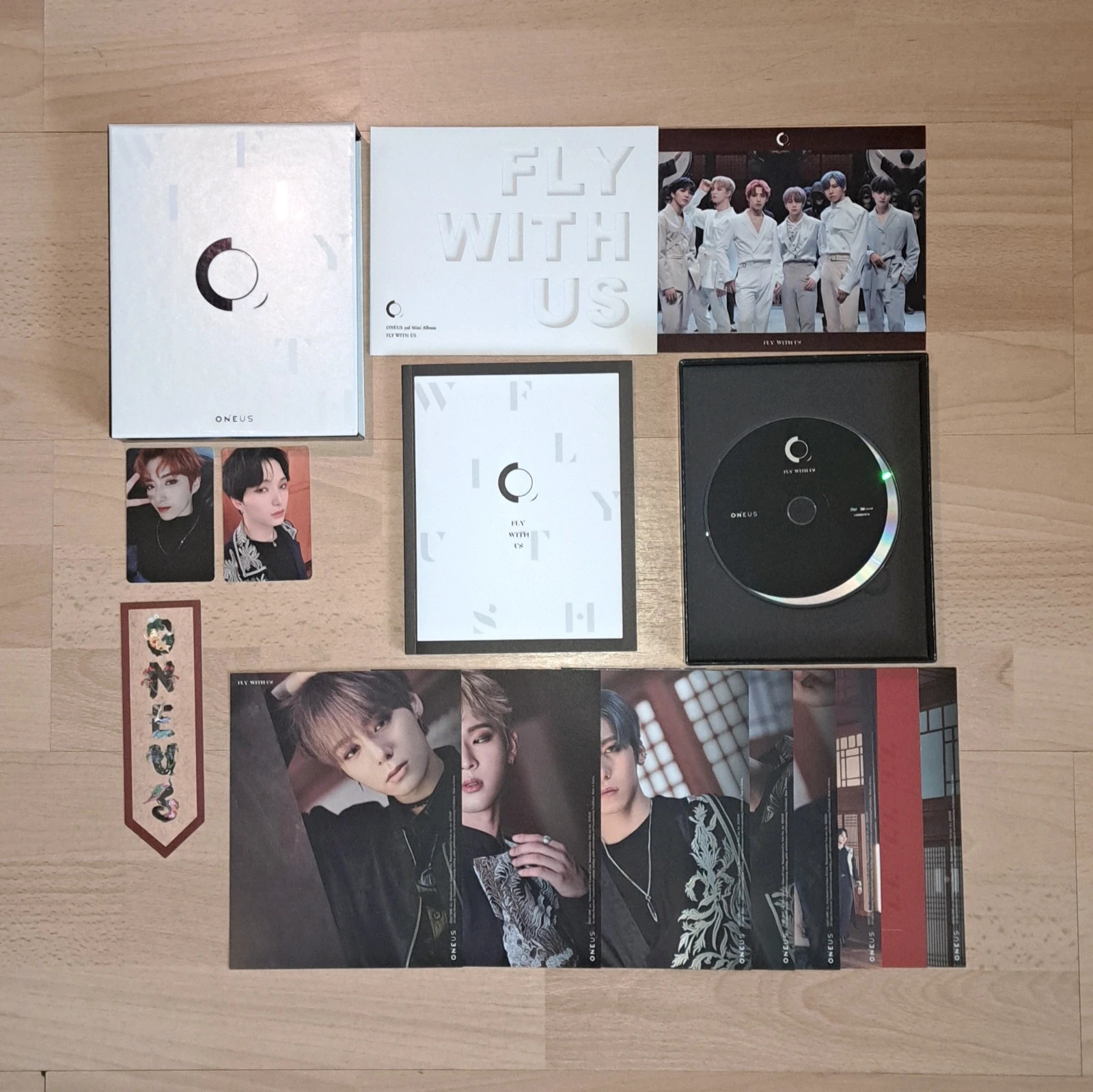 ONEUS 3rd mini album [Fly with us] complet | Vinted