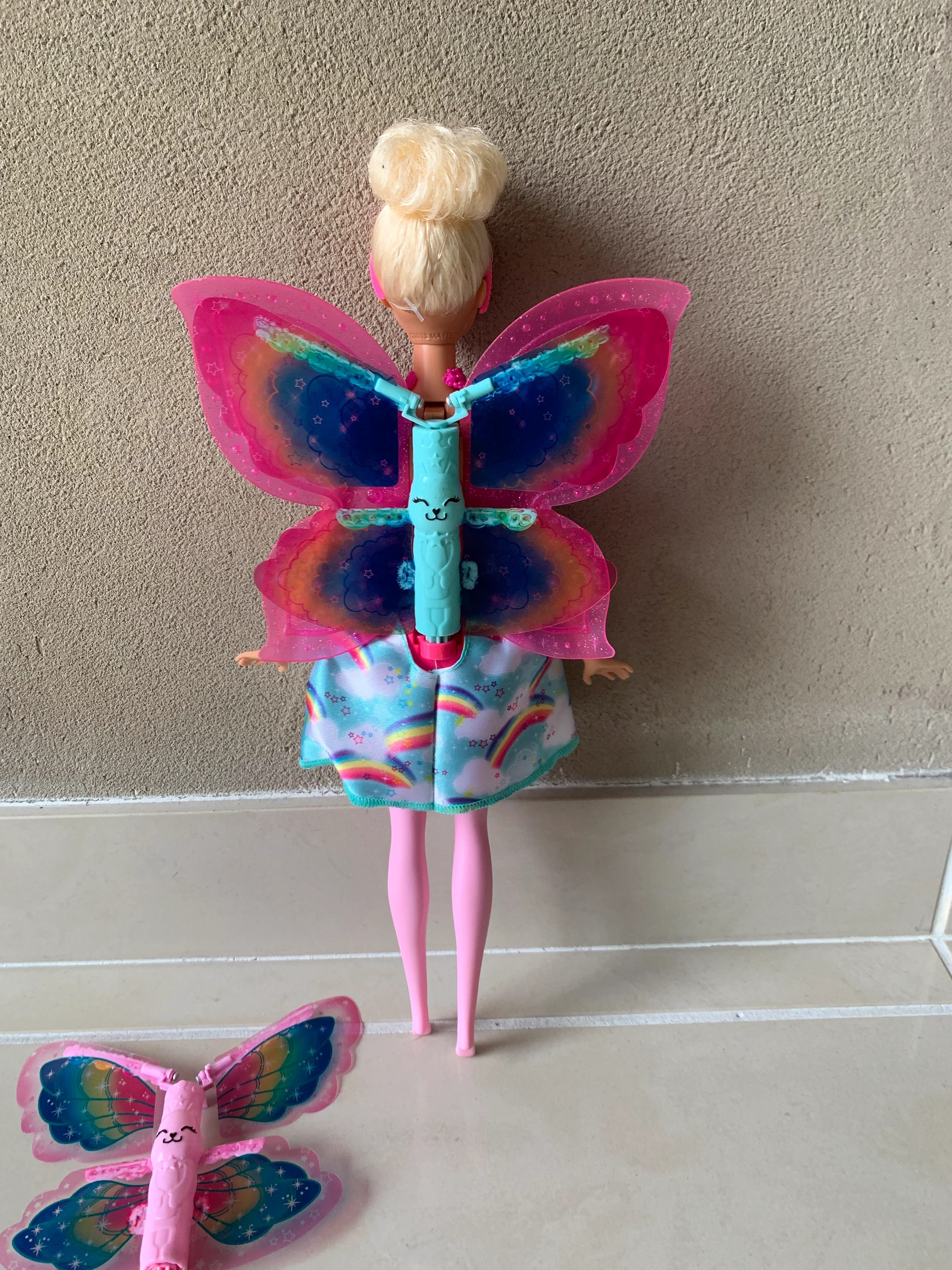 Barbie Dreamtopia poupée fée papillon blonde volante avec deux paires  les Prix d'Occasion ou Neuf