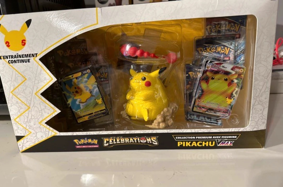 Coffret Pokémon Pikachu V Max figurine 25 ans