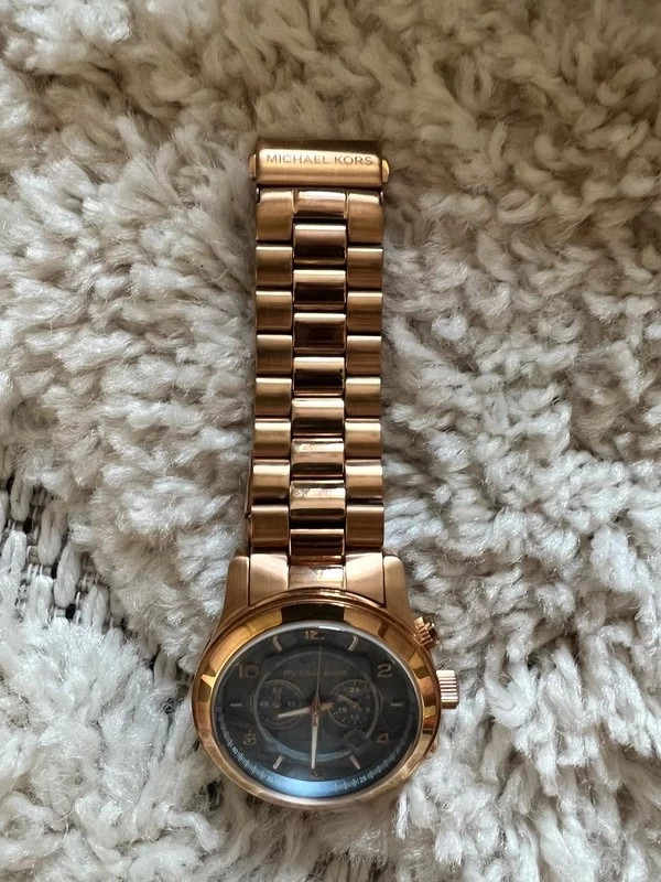 Michael kors access 2025 watch hunger stop